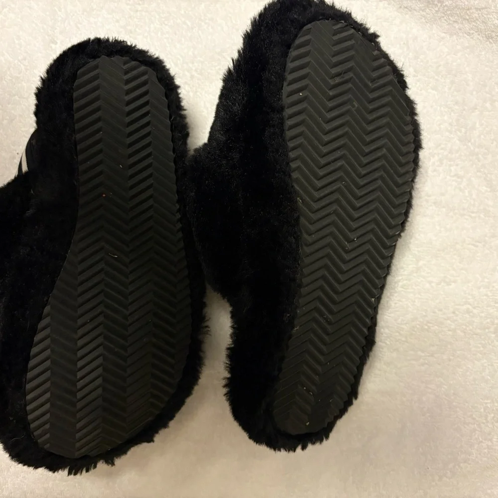 Steve Madden Kids Black Fuzzy Slippers